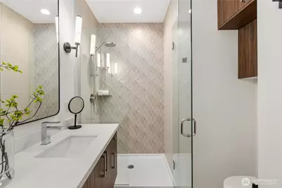 2328 B Franklin Avenue E, Seattle, WA 98102 - Photo 25