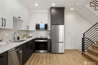 2328 B Franklin Avenue E, Seattle, WA 98102 - Photo 15