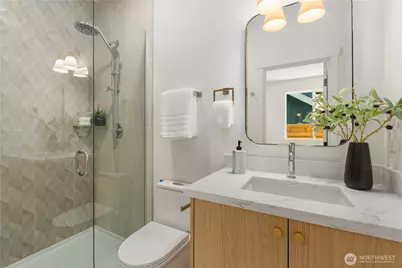 2328 B Franklin Avenue E, Seattle, WA 98102 - Photo 13