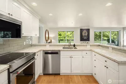 2334 Thorndyke Avenue W #301, Seattle, WA 98199 - Photo 19