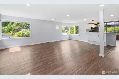 11331 E Riverside Drive, Bothell, WA 98011 - Photo 3