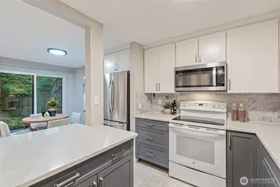 10053 NE 138th Place #F5, Kirkland, WA 98034 - Photo 3