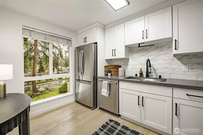 1607 102nd Place NE #D1, Bellevue, WA 98004 - Photo 5