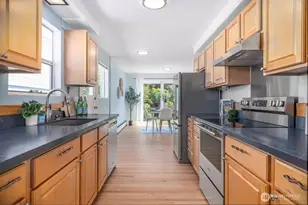 1010 Daley St, Edmonds, WA 98020 - Photo 7