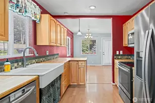 1421 N 32nd St, Renton, WA 98056 - Photo 11