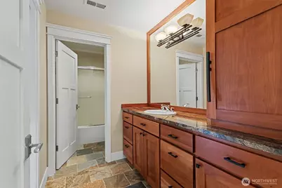 13128 SE Newport Way, Bellevue, WA 98006 - Photo 25