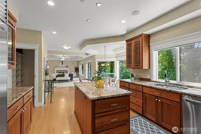 13128 SE Newport Way, Bellevue, WA 98006 - Photo 11