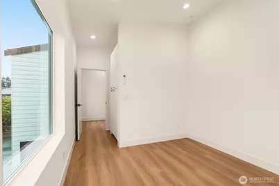 9215 12th Avenue NE #B, Seattle, WA 98115 - Photo 11