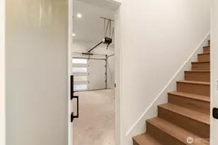 9215 12th Ave NE, Seattle, WA 98115 - Photo 17