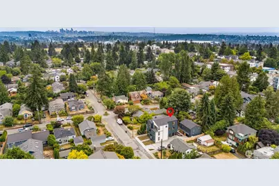 9215 12th Avenue NE #B, Seattle, WA 98115 - Photo 23
