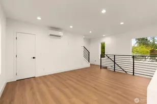 9215 12th Ave NE, Seattle, WA 98115 - Photo 5