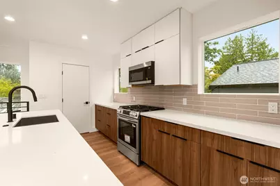 9215 12th Avenue NE #B, Seattle, WA 98115 - Photo 9