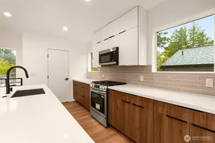 9215 12th Ave NE, Seattle, WA 98115 - Photo 9