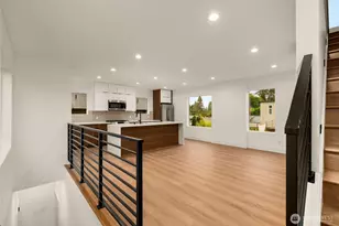 9215 12th Ave NE, Seattle, WA 98115 - Photo 3