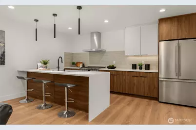 9215 12th Avenue NE, Seattle, WA 98115 - Photo 11