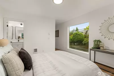 9215 12th Avenue NE, Seattle, WA 98115 - Photo 19