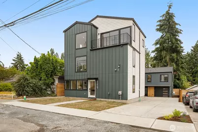 9215 12th Avenue NE, Seattle, WA 98115 - Photo 3