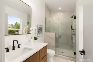 9211 12th Ave NE, Seattle, WA 98115 - Photo 17