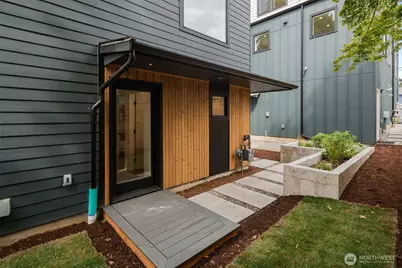 9211 12th Avenue NE, Seattle, WA 98115 - Photo 3