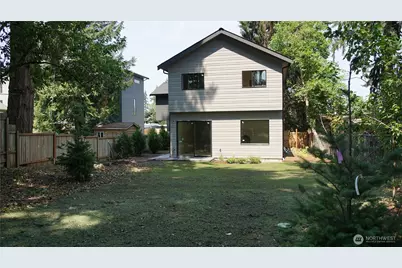14338 Bagley Avenue N #B, Seattle, WA 98133 - Photo 3