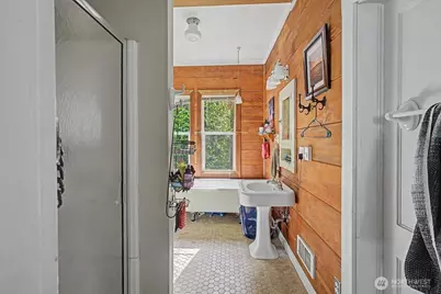 304 Spruce Street E, Ilwaco, WA 98624 - Photo 13