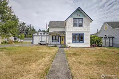 304 Spruce Street E, Ilwaco, WA 98624 - Photo 1