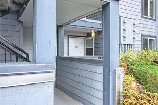 2611 NE 4th St, Renton, WA 98056 - Photo 3
