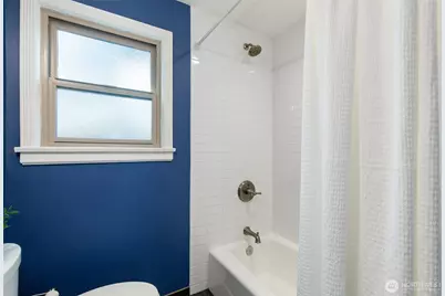 8106 Stone Avenue N, Seattle, WA 98103 - Photo 11