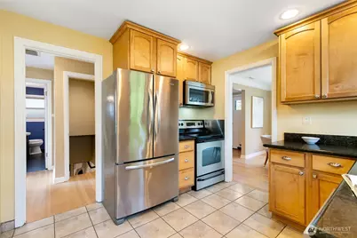 8106 Stone Avenue N, Seattle, WA 98103 - Photo 9