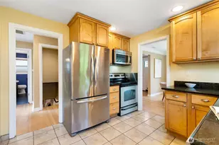 8106 Stone Ave N, Seattle, WA 98103 - Photo 9