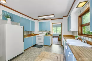 7637 NE 165th St, Kenmore, WA 98028 - Photo 9