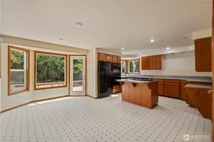 544 SW Muzzall St, Oak Harbor, WA 98277 - Photo 9