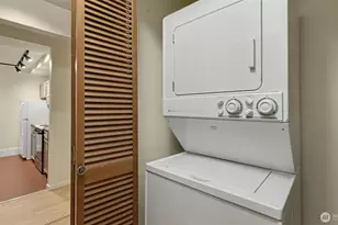 8800 20th Ave NE, Seattle, WA 98115 - Photo 17