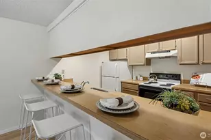 8800 20th Ave NE, Seattle, WA 98115 - Photo 9