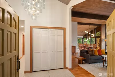 7416 Mercer Terrace Drive, Mercer Island, WA 98040 - Photo 3