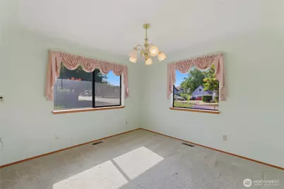 207 E 84th Street, Tacoma, WA 98445 - Photo 7