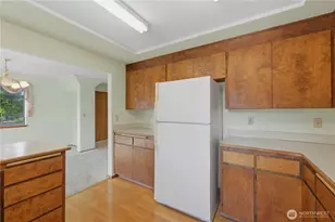 207 E 84th St, Tacoma, WA 98445 - Photo 13