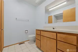 207 E 84th St, Tacoma, WA 98445 - Photo 17