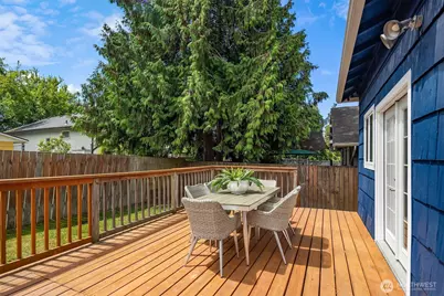 127 NE 56th Street, Seattle, WA 98105 - Photo 15
