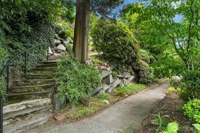 910 11th Avenue E, Seattle, WA 98102 - Photo 3