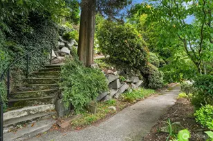 910 11th Ave E, Seattle, WA 98102 - Photo 3