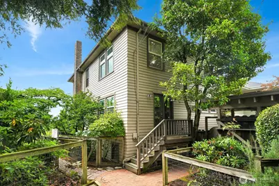 910 11th Avenue E, Seattle, WA 98102 - Photo 1