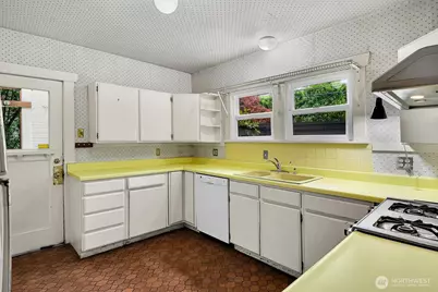 910 11th Avenue E, Seattle, WA 98102 - Photo 15