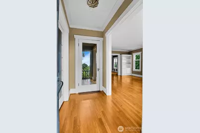 910 11th Avenue E, Seattle, WA 98102 - Photo 11