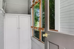 910 11th Ave E, Seattle, WA 98102 - Photo 17