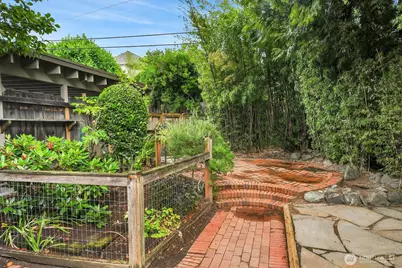 910 11th Avenue E, Seattle, WA 98102 - Photo 5