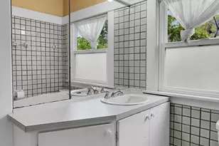 910 11th Ave E, Seattle, WA 98102 - Photo 25