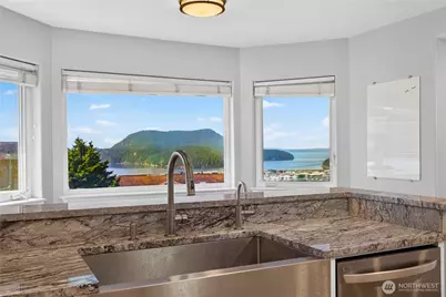 4807 Glasgow Way, Anacortes, WA 98221 - Photo 9