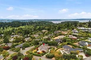 8900 NE 16th St, Clyde Hill, WA 98004 - Photo 35