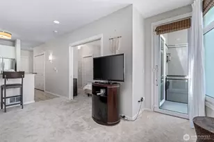 2000 Alaskan Wy, Seattle, WA 98121 - Photo 17